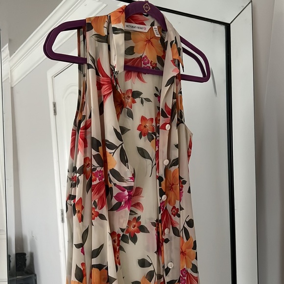 Victoria Secret xs cover up floral button up dress pre-own - Picture 4 of 4